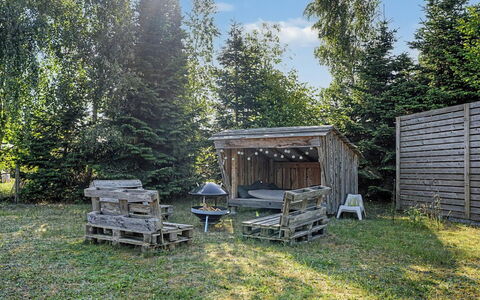 Lycka - 700M from the Sea: Træ, Land Lot, Have, Backyard, Garden Bygninger, Skygge, Lawn, Gård, Landscaping, Bjælkehytte