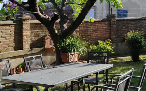 Villa Luce San Miniato: Møbel, Udendørs Møbler, Udendørs Bord, Bord, Stol, Have, Forår, Skygge, Blomsterkrukke, Gård