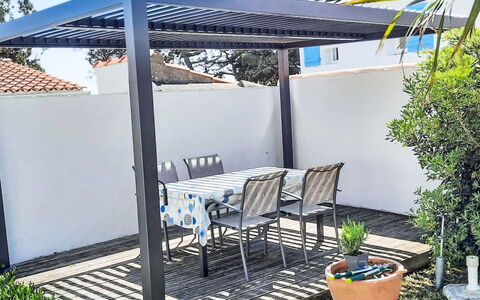 Charme de la Linière: Udendørs Møbler, Møbel, Skygge, Kompositmateriale, Gårdhave, Udendørs Struktur, Have, Pergola, Metal, Udendørs Bord