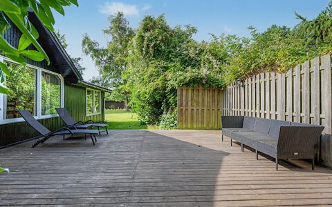 Blandina - 500M from the Sea: Møbel, Træ, Indretning, Gulvbelægning, Etage, Stol, Værelse, Loft, Stue, Lejlighed