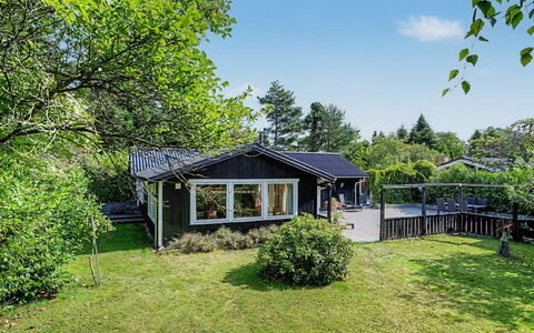 Blandina - 500M from the Sea: Møbel, Træ, Indretning, Gulvbelægning, Etage, Stol, Værelse, Loft, Stue, Lejlighed