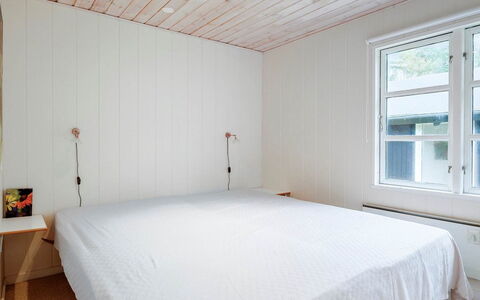 Patti - 700M from the Sea: Væg, Gulvbelægning, Træ, Loft, Etage, Indretning, Soveværelse, Seng, Trægulve, Belysning