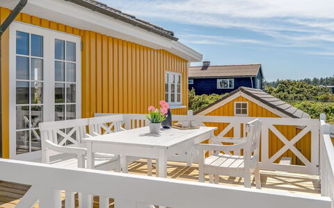 Åsta - 200M from the Sea: Møbel, Træ, Indretning, Gulvbelægning, Etage, Stol, Værelse, Loft, Stue, Lejlighed