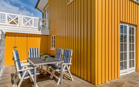 Åsta - 200M from the Sea: Møbel, Træ, Indretning, Gulvbelægning, Etage, Stol, Værelse, Loft, Stue, Lejlighed