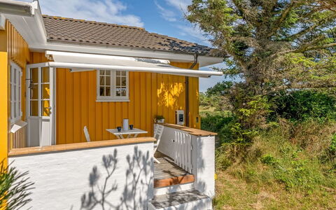Åsta - 200M from the Sea: Møbel, Træ, Indretning, Gulvbelægning, Etage, Stol, Værelse, Loft, Stue, Lejlighed
