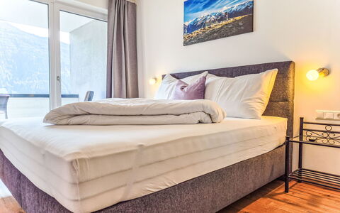Glück auf: Soveværelse, Seng, Sengetøj, Pude, Sengetøj, Bed Frame, Værelse, Throw Pillow, Lejlighed, Sengetøj