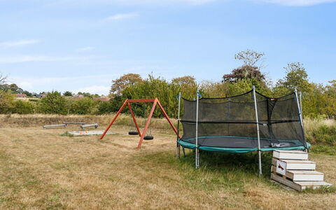 Ruse - 6Km from the Sea: Trampolin, Trampolinspring - Udstyr Og Materiel, Almindeligt, Legepladsudstyr, Land Lot, Net, Skygge, Trampolinspring, Lawn, Have