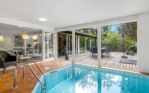 Simjanka - 800M from the Sea: Svømmepøl, Udvej, Eco Hotel, Udendørs Møbler, Estate, Skygge, Villa, Design, Stueplante, Hotel