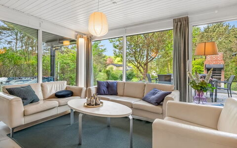 Simjanka - 800M from the Sea: Træ, Hjem, Veranda, Dæk, Hårdttræ, Tag, Bejdse, Trægulve, Eco Hotel