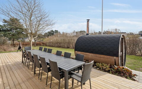 Cyrill - 2Km from the Sea: Træ, Have, Hårdttræ, Udendørs Møbler, Skygge, Bejdse, Planke, Landscaping, Dæk, Gårdhave