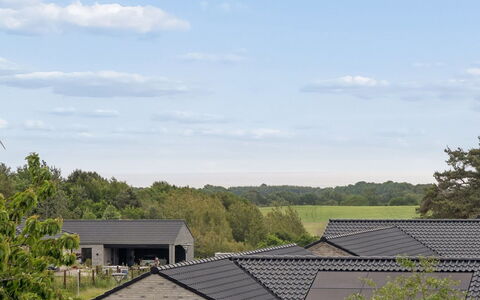 Cyrill - 2Km from the Sea: Indretning, Gulvbelægning, Etage, Loft, Lejlighed, Skygge, Stol, Lysarmatur, Lampe, Stueplante