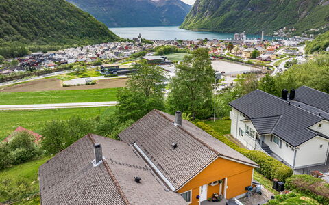 Høyanger Panorama: Boligområde, Hus, Tag, Hjem, Highland, Landskab, Bakke, Landdistrikt, Landsby, Sommerhus