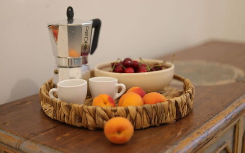 Trulli Retreat, Pool, Locorotondo: Bordservice, Serveware, Kop, Drinkware, Tallerkner, Køkken Apparat, Lille Apparat, Ingrediens, Mad