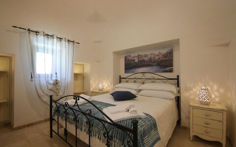 Trulli Retreat, Pool, Locorotondo: Møbel, Etage, Gulvbelægning, Indretning, Loft, Værelse, Soveværelse, Seng, Lejlighed, Stol
