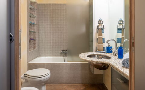 Stella Marina Apartment with Pool, Porto Santo Ste: Badeværelse, Sanitærarmatur, Indretning, Væg, Gulvbelægning, Etage, Toilet, Vvs, Countertop, Tap