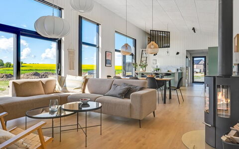 Marten - 500M from the Sea: Hjem, Etage, Stue, Loft, Køkken & Spisebord, Stol, Trægulve, Lysarmatur, Couch