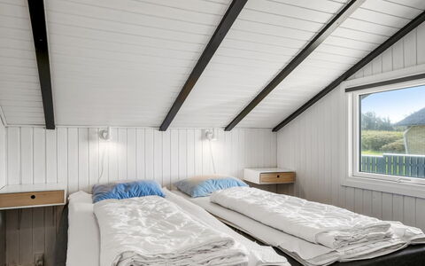Månviva - 250M from the Sea: Træ, Soveværelse, Loft, Seng, Etage, Sengetøj, Hjem, Sengetøj, Bed Frame, Sengetøj