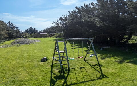 Månviva - 250M from the Sea: Stige, Have, Lawn, Parkere, Gård, Backyard, Legepladsudstyr