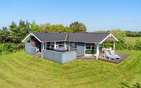 Annvy - 875M from the Sea: Møbel, Træ, Indretning, Gulvbelægning, Etage, Stol, Værelse, Loft, Stue, Lejlighed