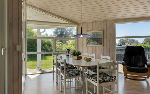 Annvy - 875M from the Sea: Møbel, Træ, Indretning, Gulvbelægning, Etage, Stol, Værelse, Loft, Stue, Lejlighed