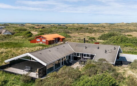 Askrik - 350M from the Sea: Hus, Hjem, Dør, Tag, Sommerhus, Estate, Have, Skygge, Sidespor, Gård