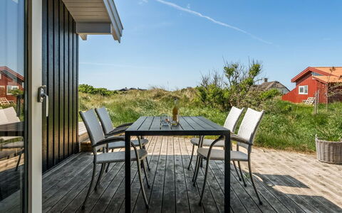 Askrik - 350M from the Sea: Hus, Hjem, Dør, Tag, Sommerhus, Estate, Have, Skygge, Sidespor, Gård