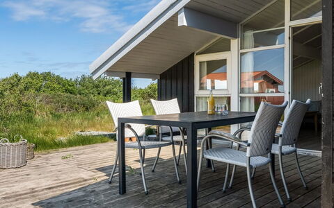 Askrik - 350M from the Sea: Hus, Hjem, Dør, Tag, Sommerhus, Estate, Have, Skygge, Sidespor, Gård