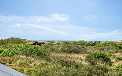 Askrik - 350M from the Sea: Hus, Hjem, Dør, Tag, Sommerhus, Estate, Have, Skygge, Sidespor, Gård