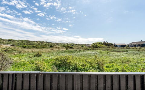 Askrik - 350M from the Sea: Hus, Hjem, Dør, Tag, Sommerhus, Estate, Have, Skygge, Sidespor, Gård