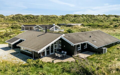 Askrik - 350M from the Sea: Hus, Hjem, Dør, Tag, Sommerhus, Estate, Have, Skygge, Sidespor, Gård