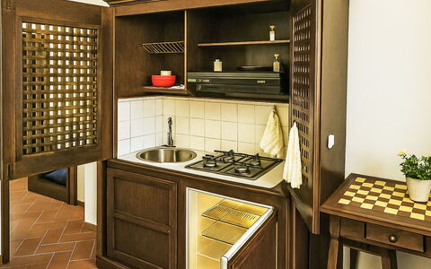 Casa Laura: Træ, Møbel, Gulvbelægning, Indretning, Cabinetry, Etage, Køkken, Værelse, Bejdse, Køkken Apparat