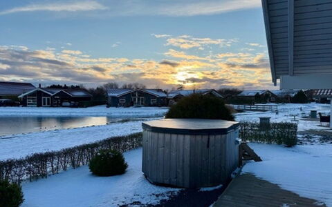 Østmar - 1.3Km from the Sea: Himmel, Tag, Vinter, Hus, Arkitektur, Skumring, Sommerhus, Hjem, Fryser, Aften
