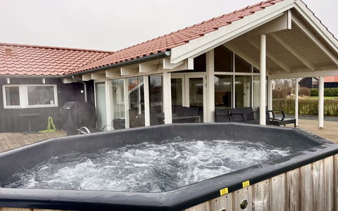Østmar - 1.3Km from the Sea: Kompositmateriale, Svømmepøl, Udvej, Fritid, Jacuzzi, Skygge, Badekar, Design, Udendørs Struktur