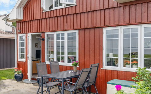 Sila - 25M from the Sea: Blå, Sommerhus, Hus, Hjem, Stuehus, Estate, Sidespor