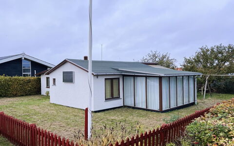 Ginger - 50M from the Sea: Tag, Hus, Hjem, Sommerhus, Dør, Sidespor, Dæk, Veranda, Planke, Hårdttræ