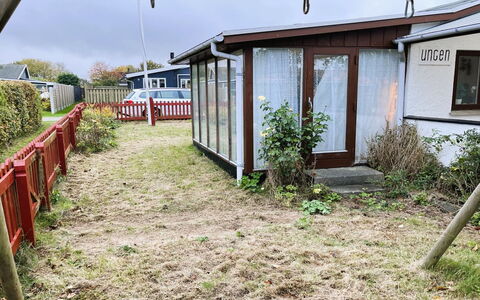 Ginger - 50M from the Sea: Tag, Hjem, Sommerhus, Dør, Sidespor, Gård, Backyard, Veranda, Garden Bygninger, Udendørs Struktur