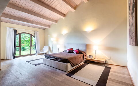 Cignella Resort: Indretning, Gulvbelægning, Møbel, Etage, Træ, Seng, Soveværelse, Loft, Hjem, Trægulve