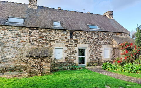 Maison du Paradis: Væg, Græs, Hus, Sommerhus, Busk, Tag, Landdistrikt, Stenmur, Land Lot, Murværk