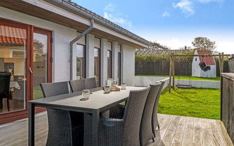 Talida - 500M from the Sea: Møbel, Træ, Indretning, Gulvbelægning, Etage, Stol, Værelse, Loft, Stue, Lejlighed