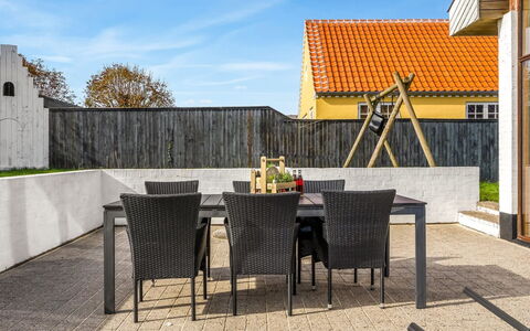 Talida - 500M from the Sea: Møbel, Træ, Indretning, Gulvbelægning, Etage, Stol, Værelse, Loft, Stue, Lejlighed