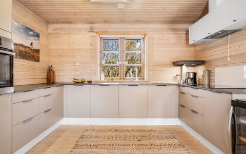 Uolevi - 1.1Km from the Sea: Træ, Gulvbelægning, Køkken, Trægulve, Etage, Countertop, Indretning, Cabinetry, Hjem, Loft