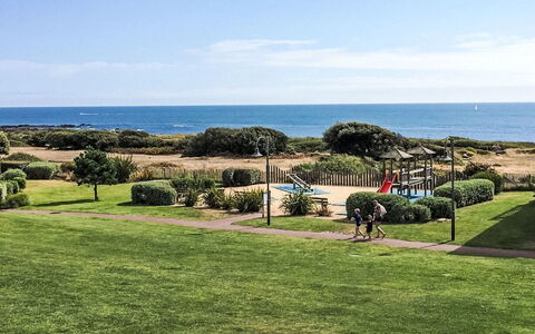 Garden and Sea- Appt T2 Moderne, Vue Mer: Græs, Hav, Kyst, Lawn, Ocean, Parkere, Landscaping, Kyst, Strand