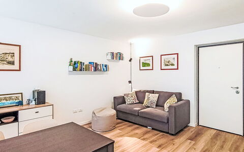 Tra Gli Ulivi: Møbel, Indretning, Gulvbelægning, Væg, Etage, Værelse, Couch, Loft, Træ, Stue