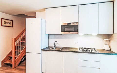 Tra Gli Ulivi: Køkken, Køkken Apparat, Gulvbelægning, Møbel, Indretning, Countertop, Træ, Cabinetry, Større Bandage, Etage