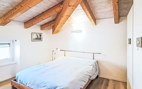 Tra Gli Ulivi: Indretning, Seng, Loft, Træ, Soveværelse, Møbel, Gulvbelægning, Etage, Værelse, Hjem