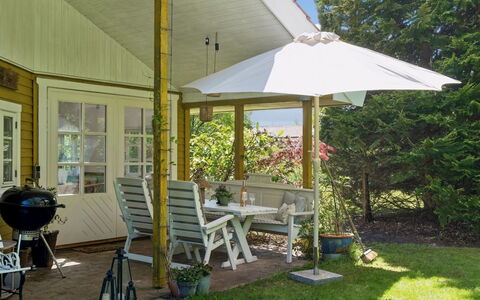 Holmfridur - 1.1Km from the Sea: Møbel, Veranda, Stol, Have, Skygge, Udendørs Møbler, Sommerhus, Tag, Hjem