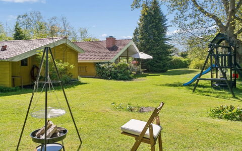 Holmfridur - 1.1Km from the Sea: Møbel, Træ, Indretning, Gulvbelægning, Etage, Stol, Værelse, Loft, Stue, Lejlighed