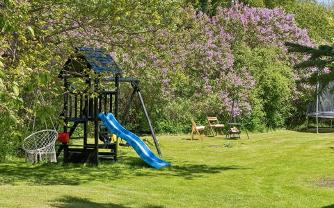 Holmfridur - 1.1Km from the Sea: Møbel, Træ, Indretning, Gulvbelægning, Etage, Stol, Værelse, Loft, Stue, Lejlighed