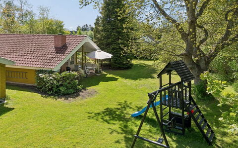 Holmfridur - 1.1Km from the Sea: Møbel, Træ, Indretning, Gulvbelægning, Etage, Stol, Værelse, Loft, Stue, Lejlighed
