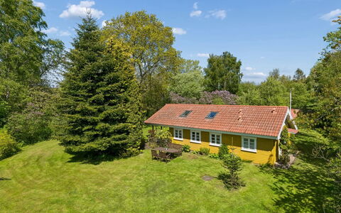 Holmfridur - 1.1Km from the Sea: Møbel, Træ, Indretning, Gulvbelægning, Etage, Stol, Værelse, Loft, Stue, Lejlighed